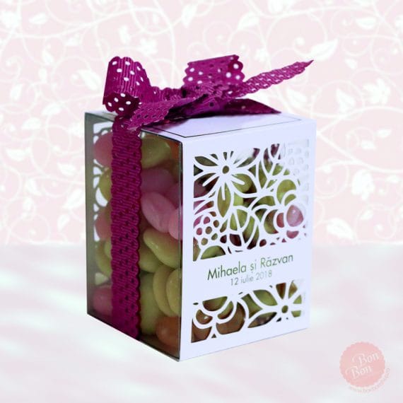 Cutie decorata 3 - Jelly beans zmeura si merisoare in invelis iaurt
